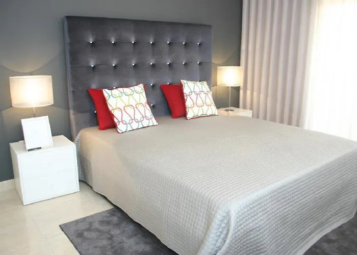 Luminoso Urb. Quinta Palmeiras Porches (Algarve)