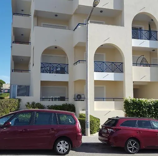 Luminoso Urb. Quinta Palmeiras * Porches (Algarve)